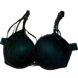 Victoria’s secret Super Sexy lace push up bras size 34DDD